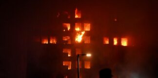 Spagna, incendio divora grattacielo a Valencia. Almeno 10 morti