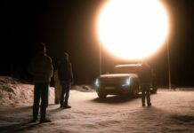 Kia EV9 alimenta installazione luminosa che riproduce la luce del sole