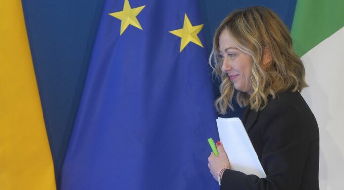 Ucraina, Meloni a Kiev presiede riunione del G7 a due anni invasione
