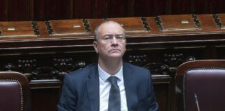 Valditara “Cellulare sconsigliato a scuola, ok tablet a fini didattici”