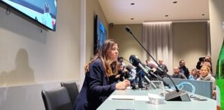 Todde “Subito al lavoro, ai manganelli abbiamo risposto con le matite”