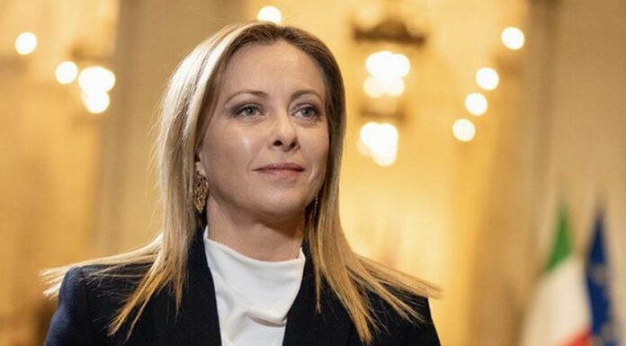 Meloni ironizza “Ho perso e non posso affogare i dispiaceri nell’alcol. I cittadini scelgano chi governa”