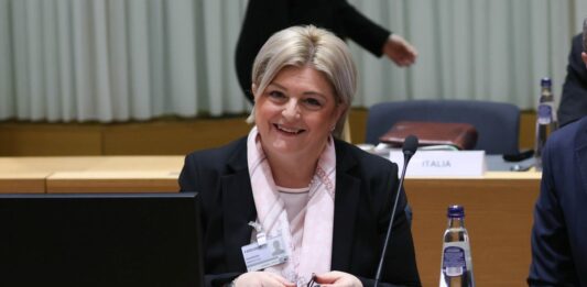 Lavoro forzato, Calderone consegna a Ginevra lo strumento di ratifica del Protocollo della convenzione OIL