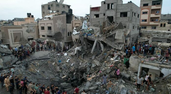 Gaza Strip: Bomberd houses in the central Gaza