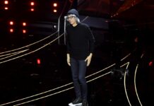 A Sanremo l’emozione di Giovanni Allevi. Si balla con John Travolta, Geolier in testa