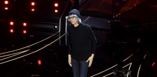 A Sanremo l’emozione di Giovanni Allevi. Si balla con John Travolta, Geolier in testa