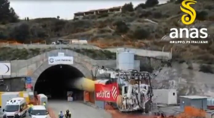 Statale Jonica, abbattuto diaframma canna sud della galleria Roseto 1