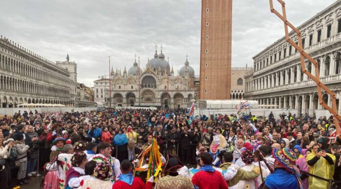 Carnevale, in piazza San Marco hanno sfilato le tradizioni