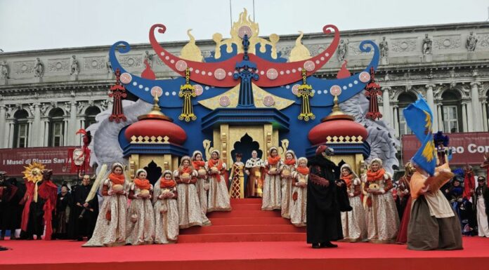 Carnevale di Venezia, a piazza San Marco il taglio della testa del toro
