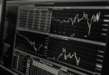 L’inflazione cala, ma le banche centrali rimangono caute grafico borsa