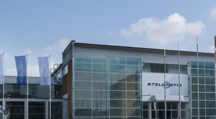 Stellantis, premio medio per dipendenti italiani pari a 2.112 euro