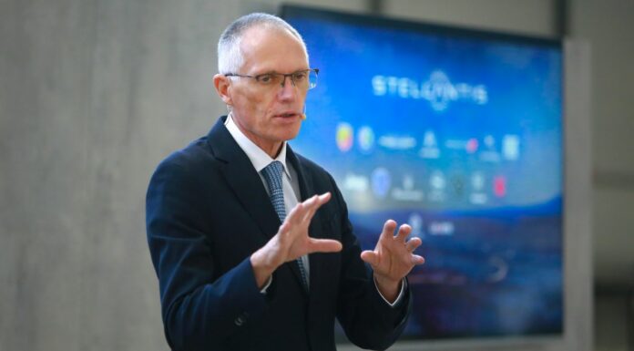 Stellantis, nel 2023 utile netto in crescita dell’11%, ricavi +6%