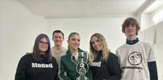 Angelina Mango ritira il premio della Giuria degli Adolescenti