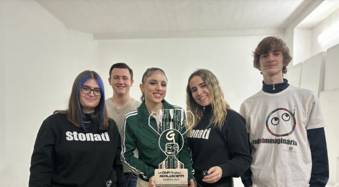 Angelina Mango ritira il premio della Giuria degli Adolescenti