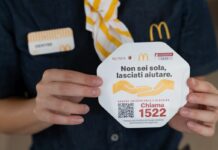 Nei 700 ristoranti McDonald’s l’adesivo del numero antiviolenza 1522
