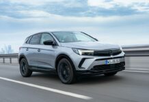 Opel Grandland Hybrid, più piacere di guida, meno emissioni