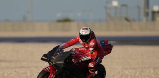 Bagnaia vince in Qatar davanti a Binder e Martin