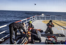 Trasferiti in Sicilia due migranti soccorsi da Ocean Viking