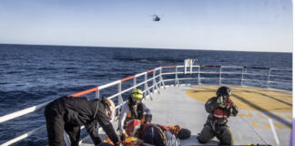 Trasferiti in Sicilia due migranti soccorsi da Ocean Viking