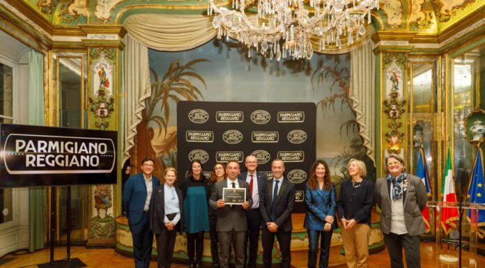 Il Consorzio Parmigiano Reggiano festeggia a Parigi i suoi 90 anni