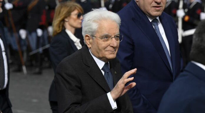Unità Nazionale, Mattarella “Istituzioni sono chiamate a dare esempio”