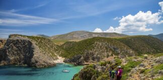 Turismo lento in Sardegna, la Regione rinnova i percorsi di 8 cammini