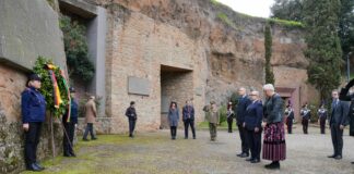 Fosse Ardeatine, ministri Roth e Sangiuliano rendono omaggio alle vittime