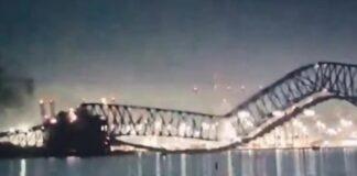 A Baltimora crolla un ponte dopo l’urto di una nave cargo