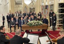 Milano dà l’addio a Maurizio Pollini, aperta camera ardente alla Scala