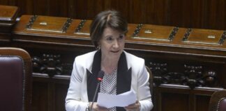 روتشيلا: الموافقة على مشروع قانون حماية القاصرين