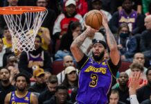 Impresa dei Lakers, Milwaukee ko dopo due supplementari