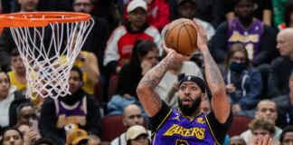 Impresa dei Lakers, Milwaukee ko dopo due supplementari