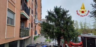 Scoppia incendio in un palazzo a San Giuliano, due 60enni salvati da Vvf