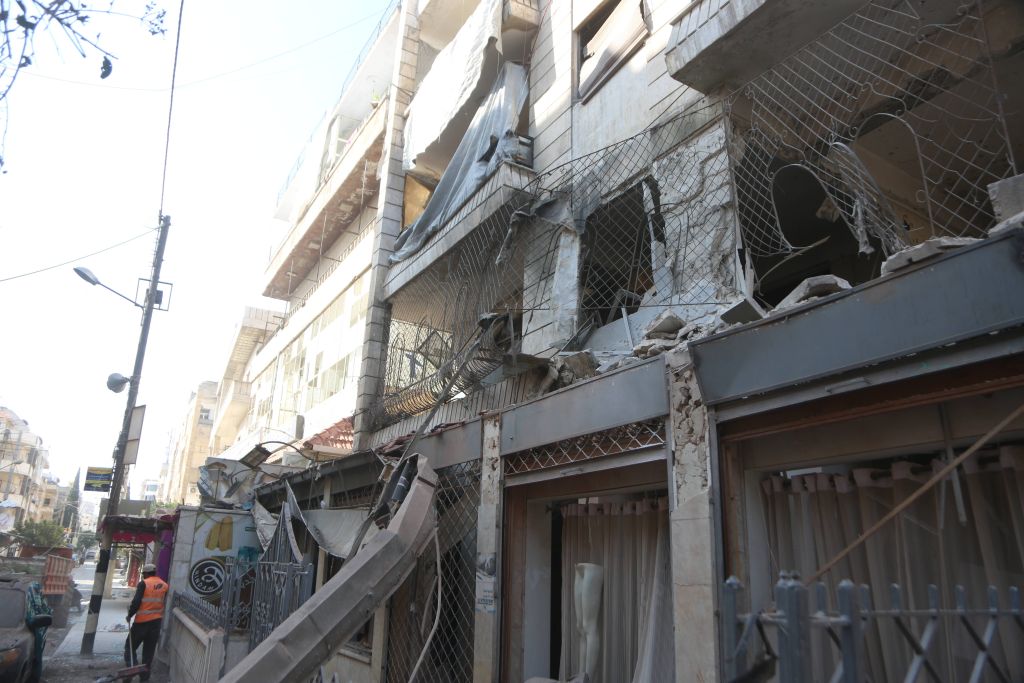 33 قتيلا في غارات إسرائيلية على حلب