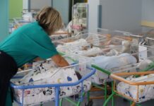 In Italia sempre meno nascite, popolazione stabile grazie ai migranti