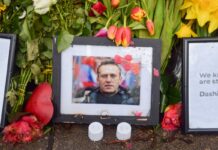 In migliaia ai funerali di Navalny “La Russia sarà libera”