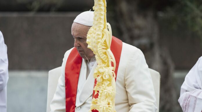 Il Papa con voce affaticata, non legge l’omelia per Domenica delle Palme
