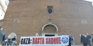 Flash mob di Indipendenza all’Ara Coeli “Basta sangue in Palestina”