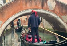 A scuola di gondola con i piccoli alunni delle scuole cittadine
