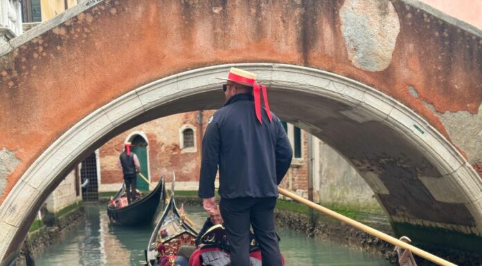 A scuola di gondola con i piccoli alunni delle scuole cittadine