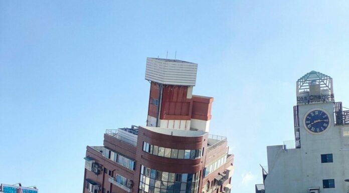 Scossa di magnitudo 7.4 a Taiwan. Edifici crollati e vittime
