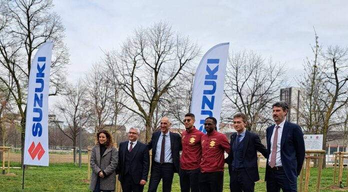 Suzuki e Torino FC schierano 11 alberi granata a difesa della città