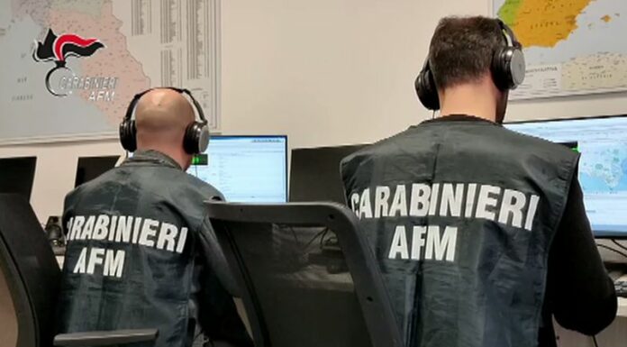 Camorra, decine di arresti per la vendita di euro contraffatti