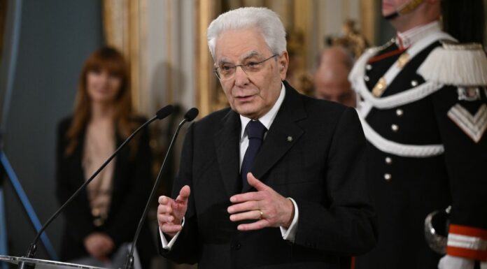 Polizia, Mattarella “Prezioso punto di riferimento al servizio della comunità”