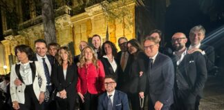 Toti a cena con 630 sostenitori “Non torneremo alla Liguria del passato”