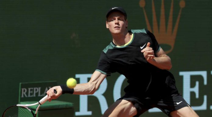 Sinner eliminato in semifinale da Tsitsipas a Montecarlo