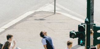 Leo Gassmann torna con il nuovo singolo “Take That”