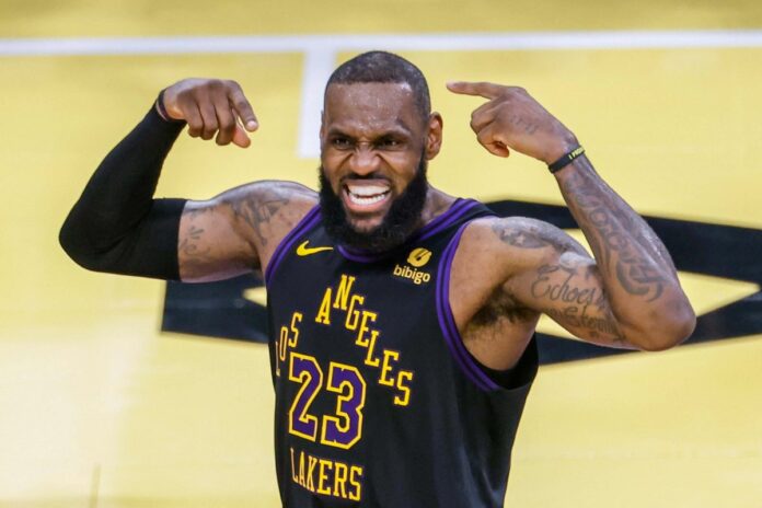 (SP)U.S.-LOS ANGELES-BASKETBALL-NBA