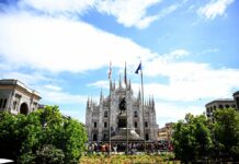 Milano, in piazza Duomo terminata la posa delle aiuole Zegna