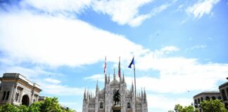 Milano, in piazza Duomo terminata la posa delle aiuole Zegna